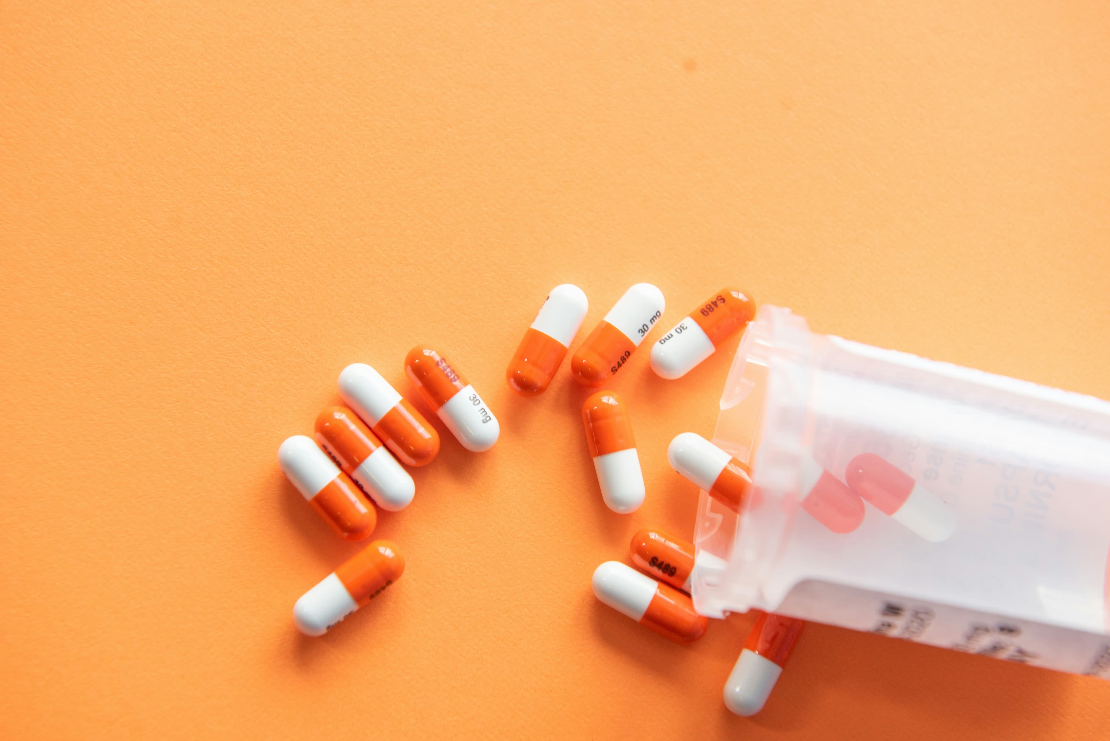 Dwelmgoedkeuringstydlyne en FDA-kapasiteit: balansering van regulering en toegang
