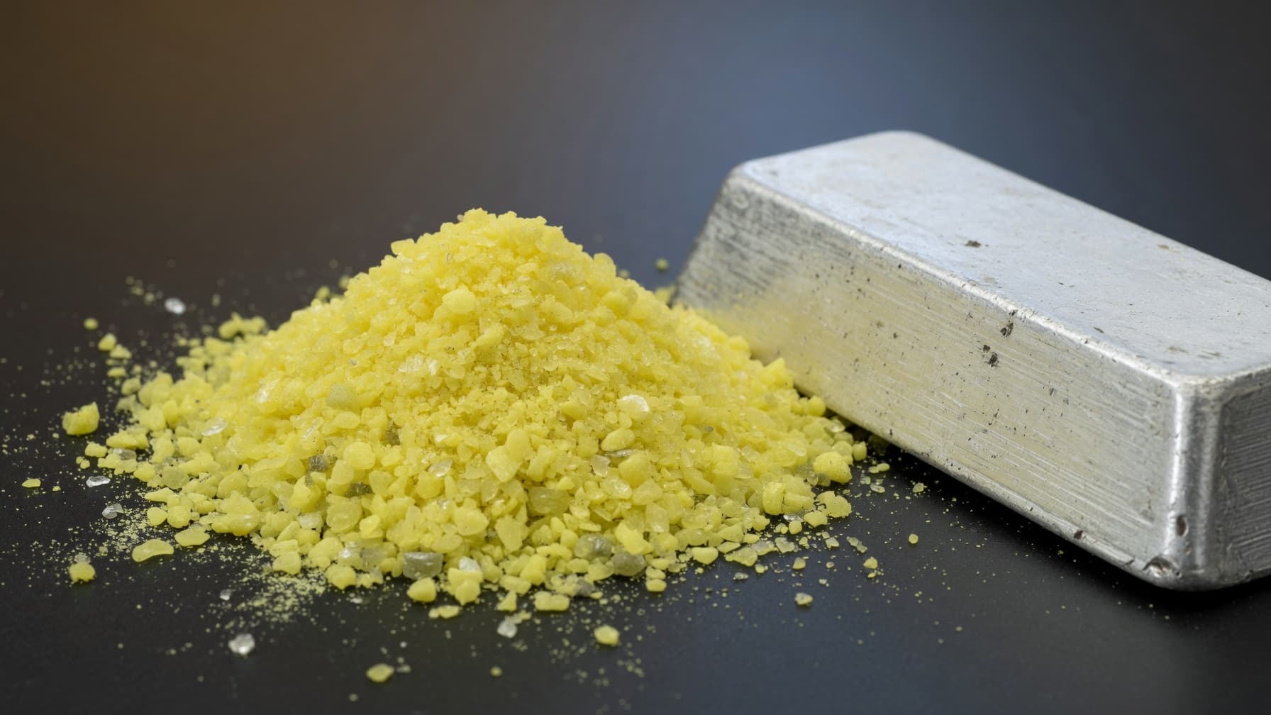 Swael- en aluminiumvoorraad in gevaar: wat die Hormuz-krisis beteken vir chemiese verkryging