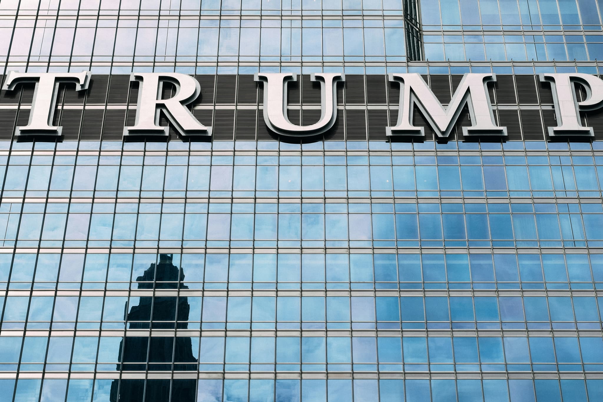 Trump keer die kursus oor Hormuz-tolle om eerder die belegging van die Gulf State