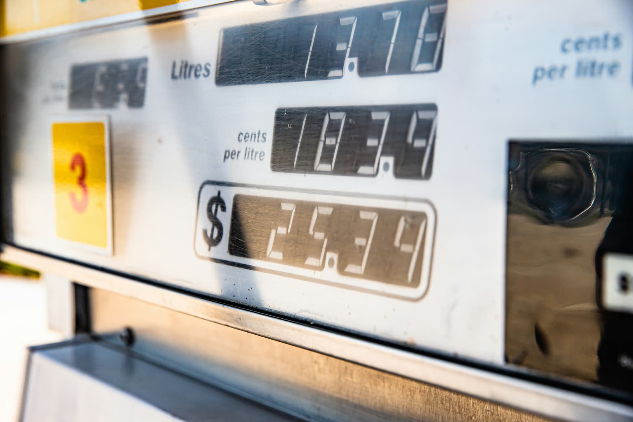 Petrol se terugkeer tot $4 per liter voeg kostedruk by die verspreiding van farmasie